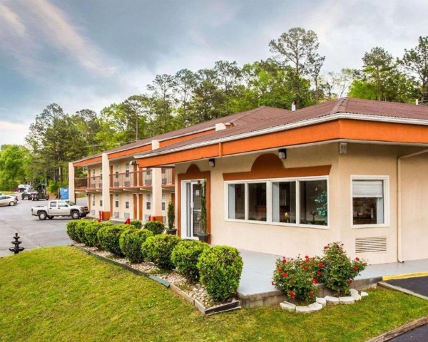 Econo Lodge Fort Jackson image 1